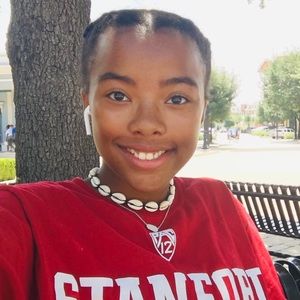 Meet your Posher, Nia